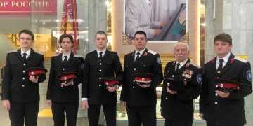 Молодые казаки и казачки Союза казачьей молодёжи поздравили Виктора Захарченко с юбилеем