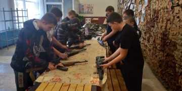 Соревнования по разборке и сборке автоматов между классами казачьей направленности