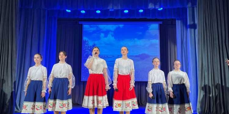 В Центре развития творчества детей и юношества города Крымска прошла концертно - игровая программа «Казачата – удалые девчата»