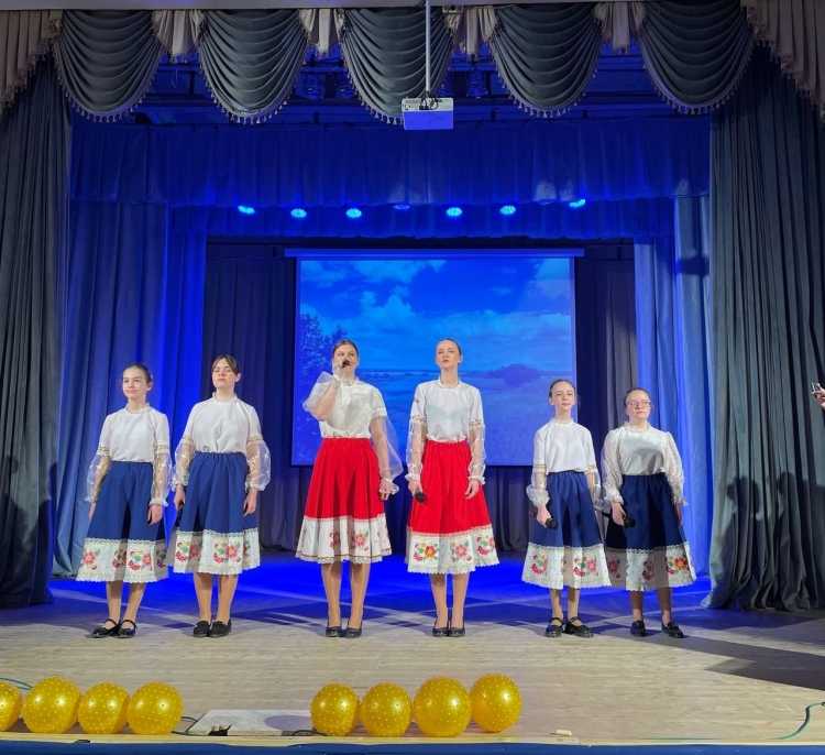 В Центре развития творчества детей и юношества города Крымска прошла концертно - игровая программа «Казачата – удалые девчата»