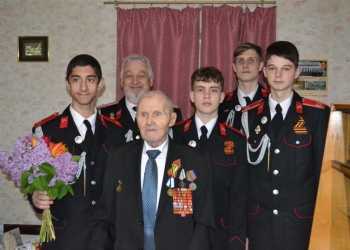 Ейские кадеты поздравили с Днем Победы ветерана войны