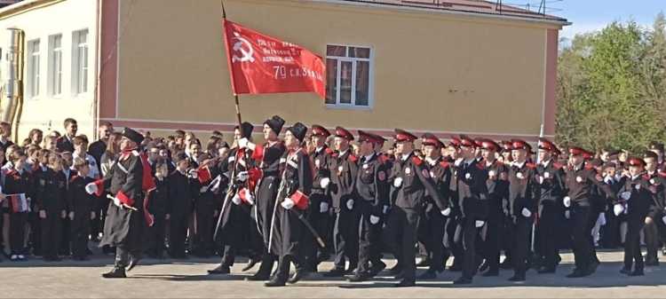 Казачата празднуют День Победы
