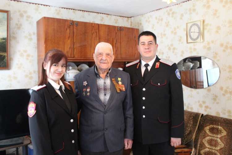 Лидер казачьей молодёжи края встретился с ветеранами Великой Отечественной войны