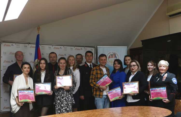 Сотрудники средств массовой информации принимали поздравления от Союза казачьей молодёжи
