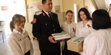 Студенты Краснодара, казачья молодёжь поздравили участников СВО с Днём Победы