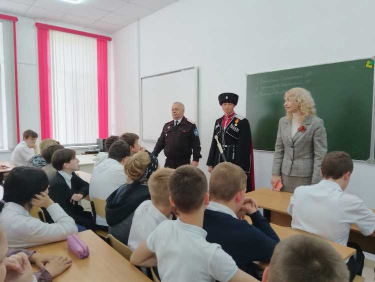 Участник Парада Победы 2023 Штукин Вадим провёл открытый урок в казачьей школе