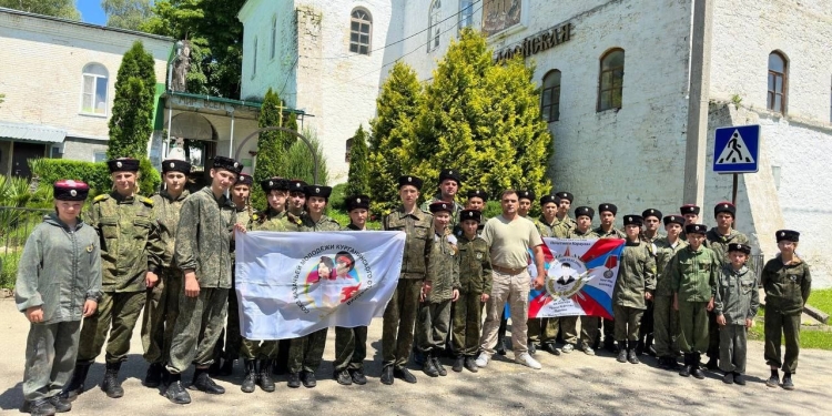 Экскурсия для казачат в Михайло-Афонскую пустынь, подземный монастырь и целебный источник