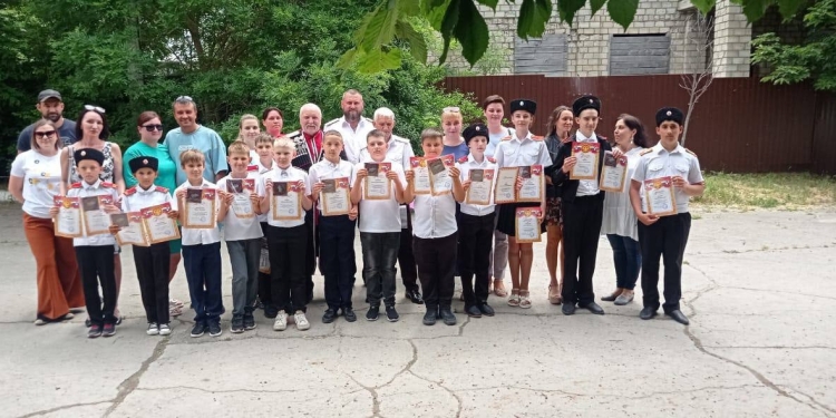 Казачата Супсехского ХКО произнесли слова клятвы о вступлении в ряды военно-патриотического отряда "Гюрза".