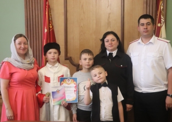 Лидер казачьей молодёжи встретился с двумя многодетными семьями Апшеронского района