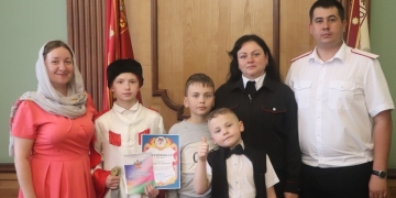 Лидер казачьей молодёжи встретился с двумя многодетными семьями Апшеронского района