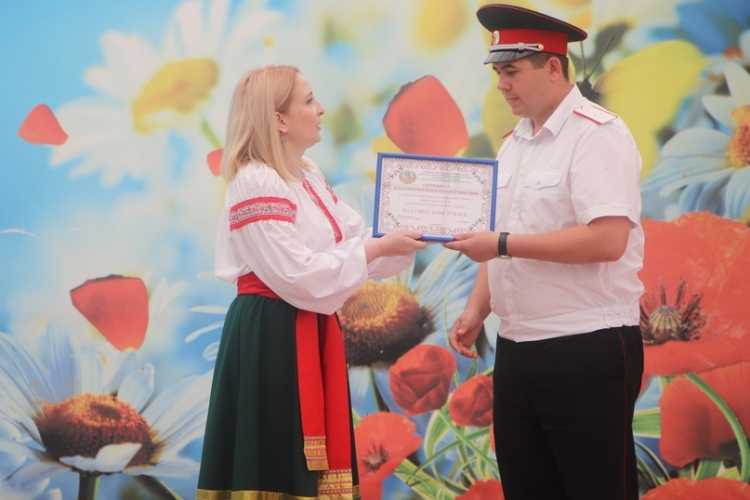 На Кубани детский сад передал денежный сертификат в рамках акции «Своих не бросаем!»