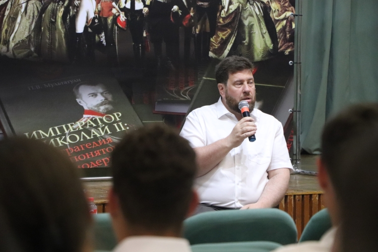 Активисты Союза казачьей молодёжи Кубани посетили встречу с российским историком и публицистом