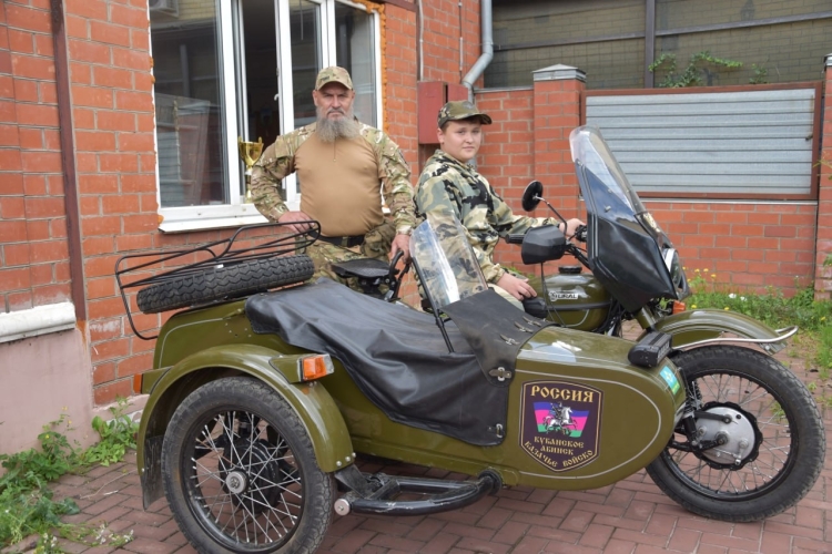 Казачьему военно-патриотическому клубу «Победа» спонсор подарил мотоцикл Урал