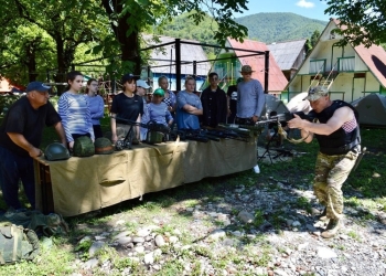 Казаки-участники СВО провели занятия для казачат в военно-патриотическом лагере