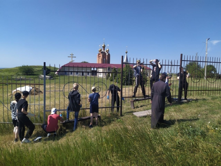 Курсанты КВПК "Гармата" приняли участие в благоустройстве духовно-патриотического мемориального комплекса Фортштадт