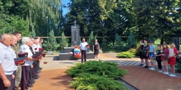 В Славянске-на-Кубани казаки и казачья молодежь посетили митинг, посвященный Дню памяти и скорби