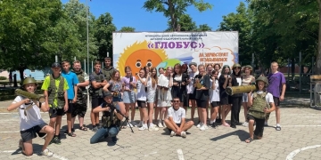 Выставка современного оружия открылась в летнем лагере