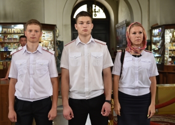 Казачья молодежь краевого штаба СКМК посетила торжественное богослужение на Медовый Спас