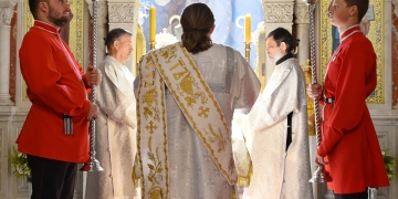 Молодые казаки и казачки Союза казачьей молодёжи Кубани встретили Яблочный Спас в Войсковом соборе