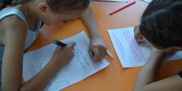 В детском лагере организовали патриотическую акцию «Солдатский треугольник»