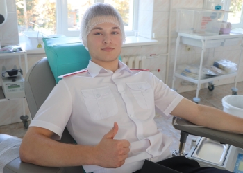 В Краснодаре казачья молодежь стала донорами крови