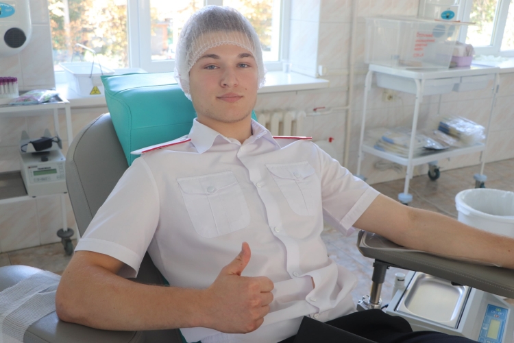 В Краснодаре казачья молодежь стала донорами крови