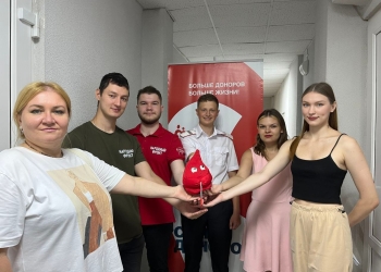 В Краснодарский центр переливания крови приехали представители Союза казачьей молодёжи Кубани