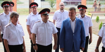 Александр Власов посетил казачью школу в станице Казанской