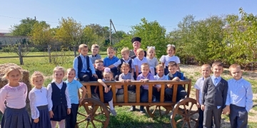 Для ейских казачат провели экскурсию по казачьему подворью