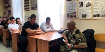 Участник спецоперации провел беседу со студентами казачьего института