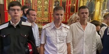 В Кафедральном Свято-Екатерининском соборе казачья молодёжь помолилась св. Георгию Победоносцу перед его мощами