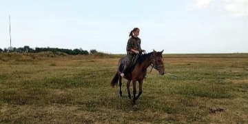 В конном дворе казачьего военно-патриотического клуба «Пластун» прошли занятия с казачатами