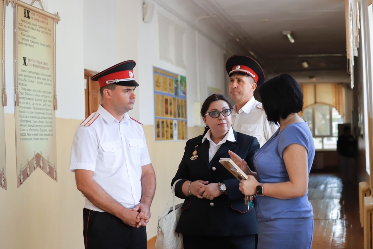 Заместитель войскового атамана посетил казачью школу