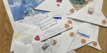 Анапские казачата пишут письма для бойцов спецоперации