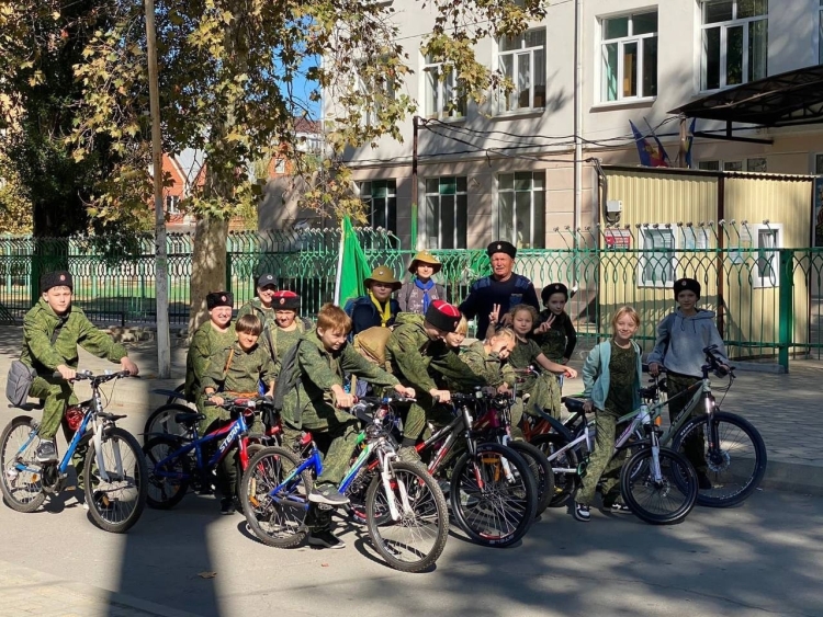 Для казачьей молодежи организовали общегородской велопробег