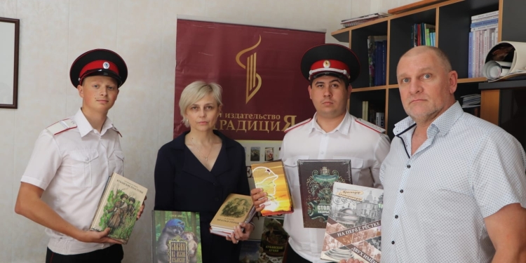Для луганских казачат передали книги
