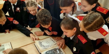 Казачатам Анапского района подарили книгу об истории казачества