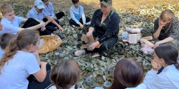 Казачья молодежь приняла участие в плетении сетей для бойцов СВО