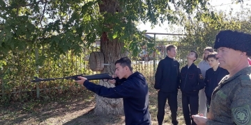 Казаки-наставники провели занятие по допризывной подготовке