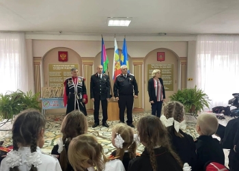 Казаки провели церемонию награждения школьников