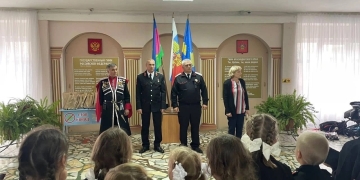 Казаки провели церемонию награждения школьников