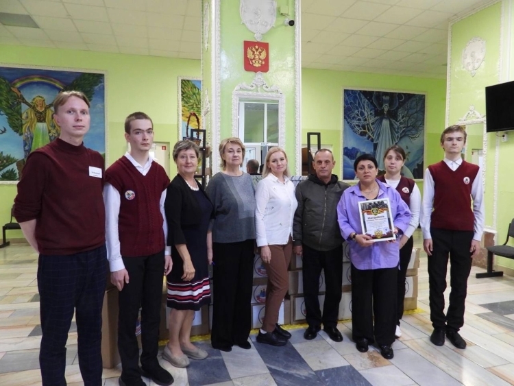 Коллектив и учащиеся краснодарской школы собрали гумпомощь для участников СВО