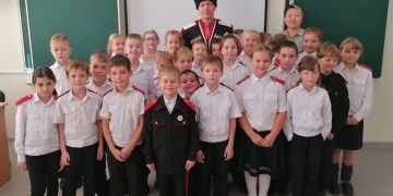 Новороссийские казаки проводят познавательные занятия для школьников