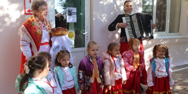 Председатель Союза казачьей молодежи Кубани посетил детский сад в станице Октябрьской Крыловского района