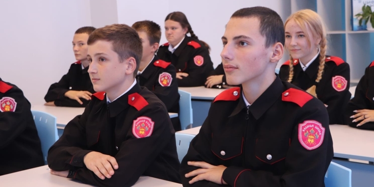 Председатель Союза казачьей молодежи Кубани посетил казачью школу в Тихорецком районе