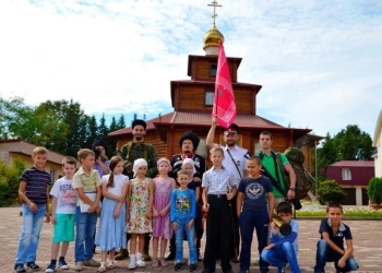 Сочинский казак проводит занятия в воскресной школе