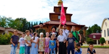 Сочинский казак проводит занятия в воскресной школе