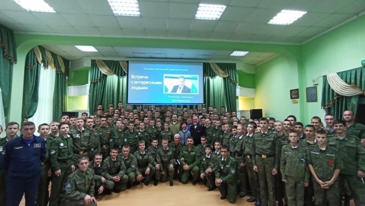 Тимашевские кадеты встретились с военным обозревателем
