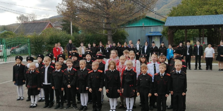 В Геленджике провели посвящение в казачата