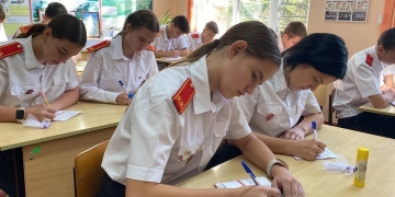 В Кореновском районе казачата участвуют в акции «Письмо солдату»